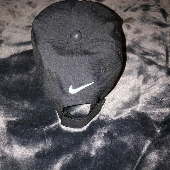 Men’s Nike Golf Hat - Picture 2 of 3